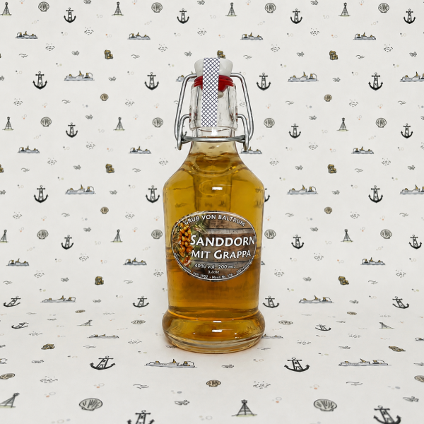 fruchtige Spirituose mit Sanddorn und Grappa in 0,2-Liter-Henkelflasche